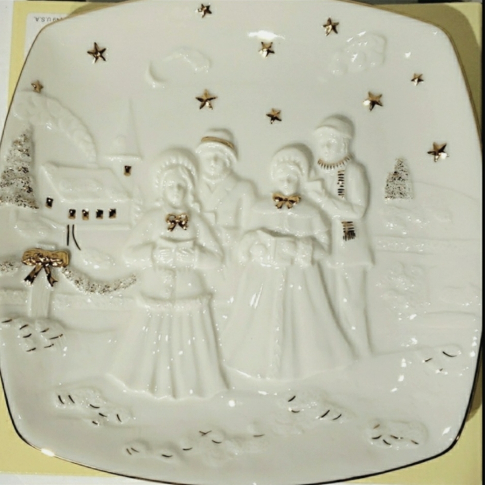 Christmas Mikasa Holiday Elegance Carolers Plate 8"×8"